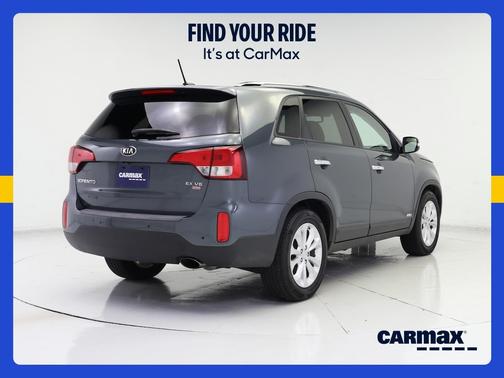 Green 2014 Kia Sorento EX