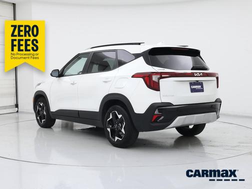 White 2025 Kia Seltos S