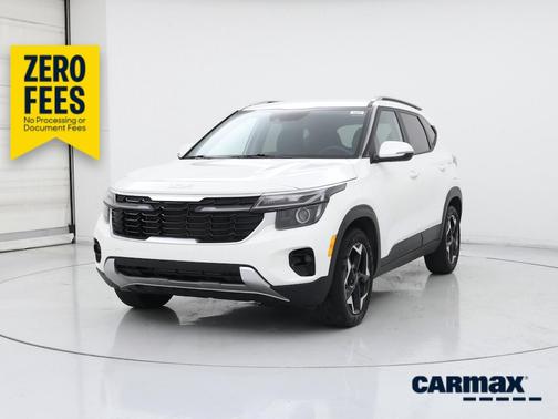White 2025 Kia Seltos S