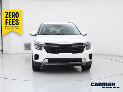 White 2025 Kia Seltos S