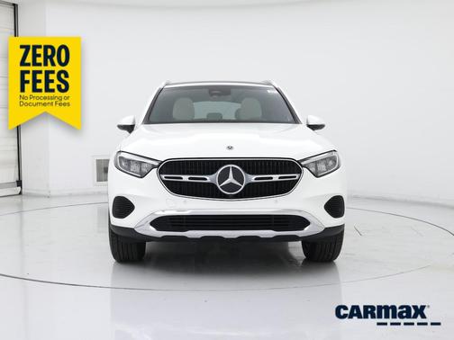 White 2023 Mercedes-Benz GLC 300