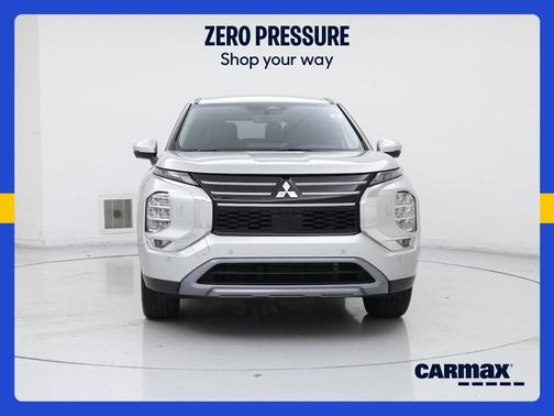 Silver 2025 Mitsubishi Outlander SE