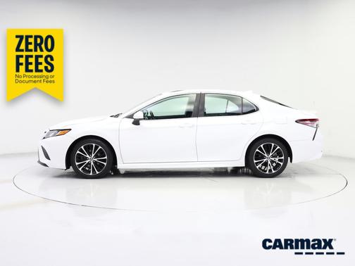 White 2019 Toyota Camry SE