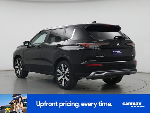 Black 2025 Mitsubishi Outlander SE