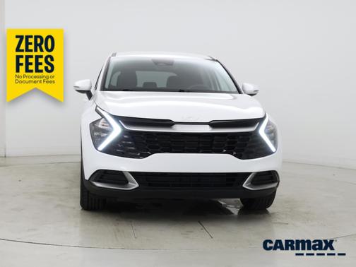 White 2023 Kia Sportage EX