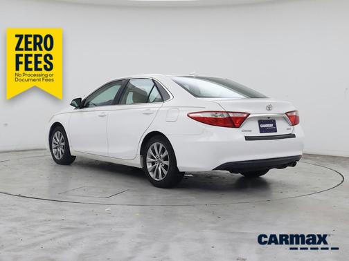 White 2015 Toyota Camry XLE