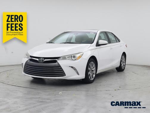 White 2015 Toyota Camry XLE