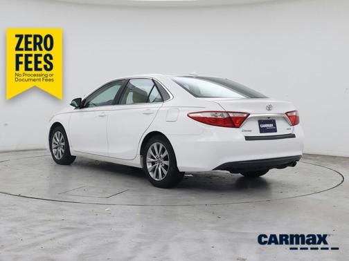 White 2015 Toyota Camry XLE