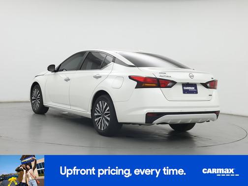 White 2023 Nissan Altima SV