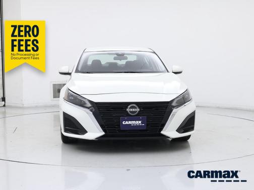 White 2023 Nissan Altima SV