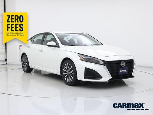 White 2023 Nissan Altima SV