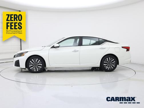 White 2023 Nissan Altima SV