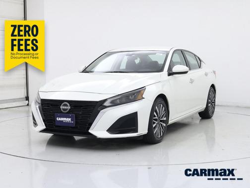 White 2023 Nissan Altima SV