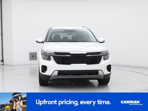 White 2025 Kia Seltos S