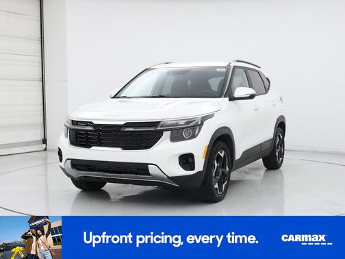 White 2025 Kia Seltos S