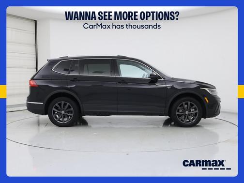 Black 2023 Volkswagen Tiguan SE