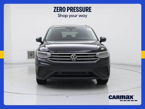 Black 2023 Volkswagen Tiguan SE