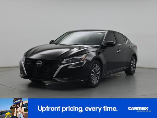 Black 2023 Nissan Altima SV