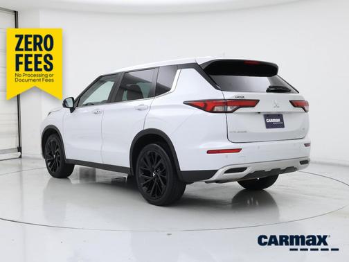 White 2023 Mitsubishi Outlander SE