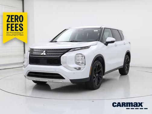 White 2023 Mitsubishi Outlander SE