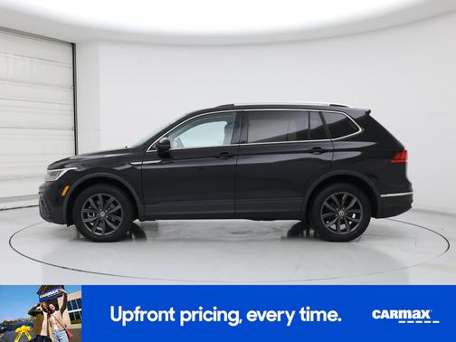 Black 2023 Volkswagen Tiguan SE