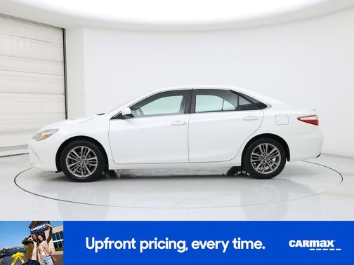White 2016 Toyota Camry SE