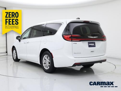 White 2023 Chrysler Pacifica Touring L