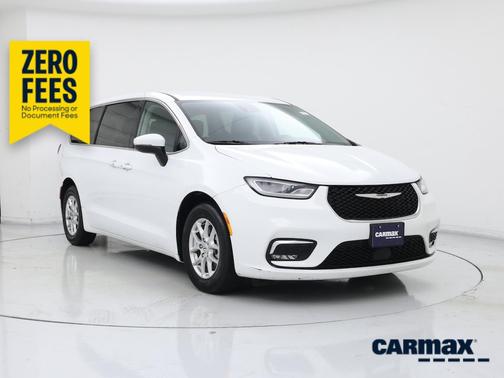 White 2023 Chrysler Pacifica Touring L