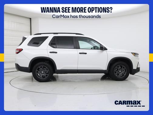 White 2024 Honda Pilot Trailsport