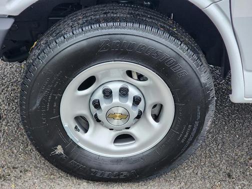 2025 Chevrolet Express 2500 RWD 2500 Regular Wheelbase WT