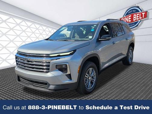 2025 Chevrolet Traverse LT