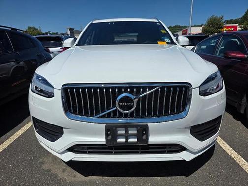2022 Volvo XC90 T6 Momentum