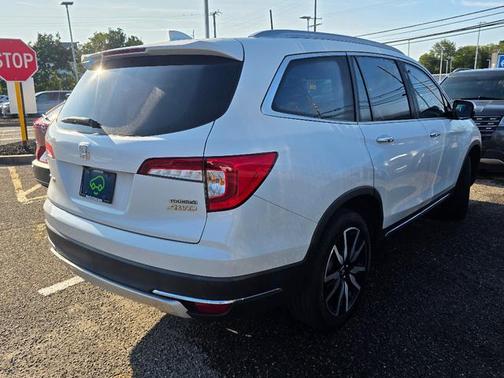 2022 Honda Pilot Touring 8-Passenger