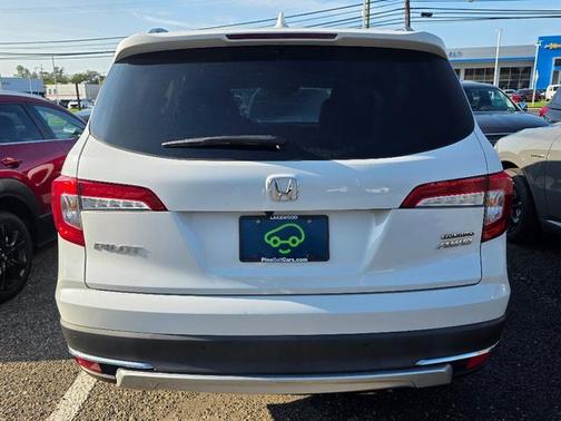 2022 Honda Pilot Touring 8-Passenger