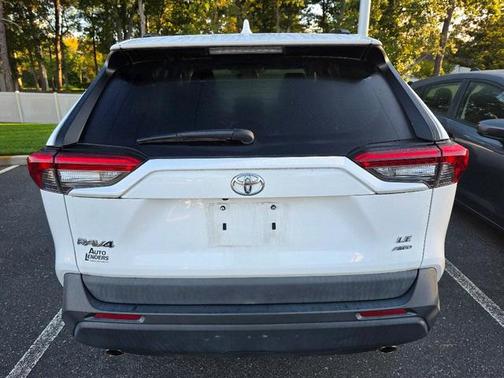 2020 Toyota RAV4 LE