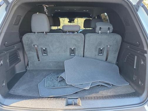 Summit White 2024 Chevrolet Traverse AWD Z71