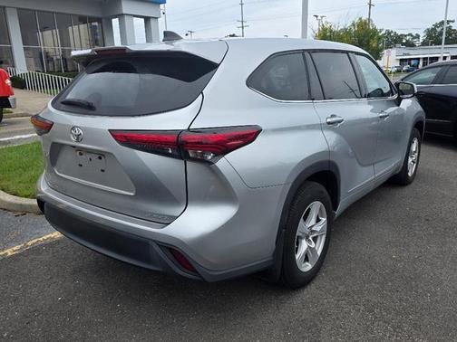 2022 Toyota Highlander LE