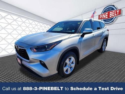 2022 Toyota Highlander LE