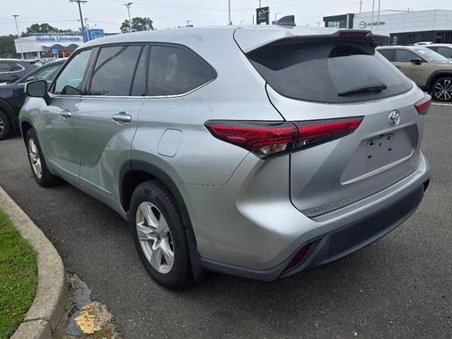 2022 Toyota Highlander LE
