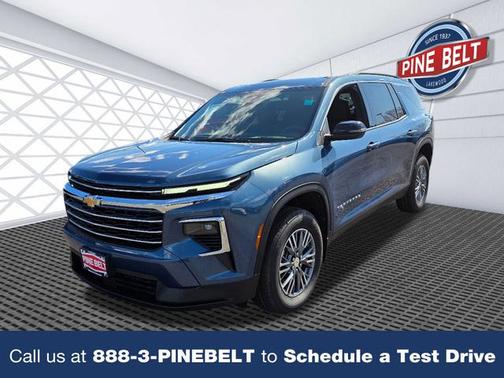 2025 Chevrolet Traverse LT