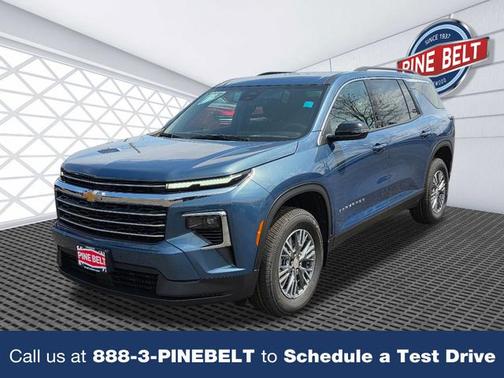 2025 Chevrolet Traverse LT