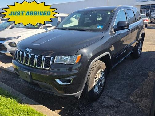 Diamond Black Crystal Pearlcoat 2018 Jeep Grand Cherokee Laredo E