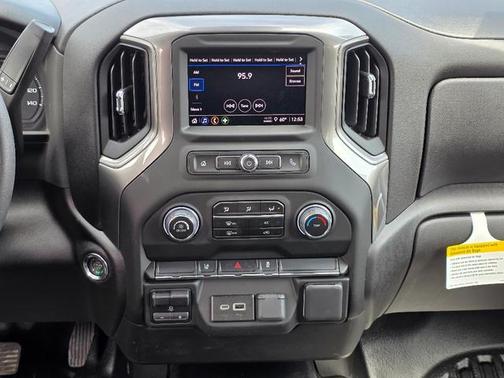 2025 Chevrolet Silverado 3500 WT