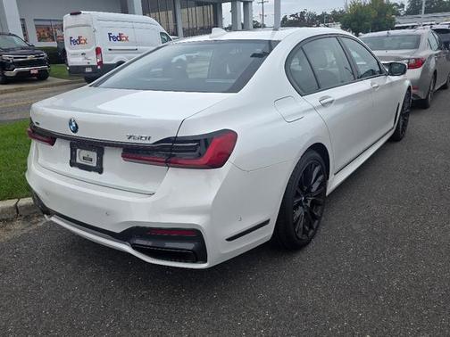 2021 BMW 750 i xDrive