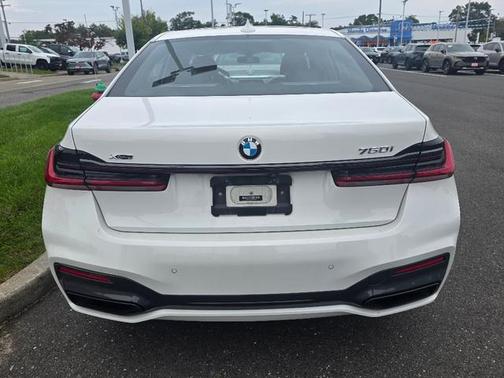 2021 BMW 750 i xDrive