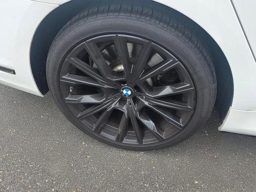2021 BMW 750 i xDrive