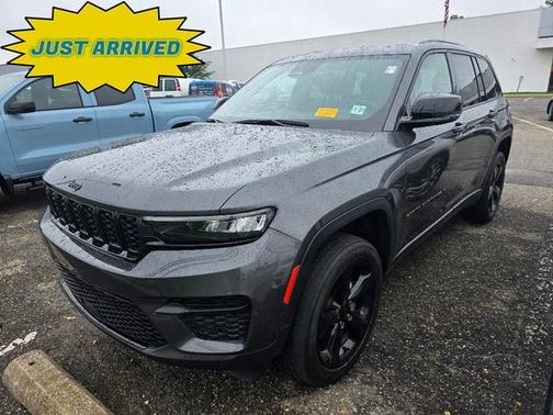 2022 Jeep Grand Cherokee Altitude