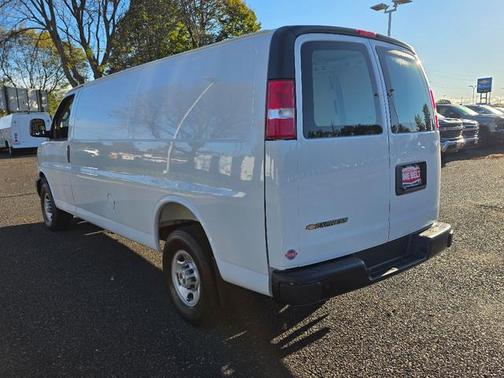 2025 Chevrolet Express 3500 RWD 3500 Extended Wheelbase WT