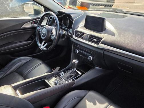 2018 Mazda Mazda3 Touring