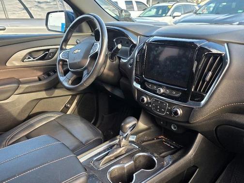 2022 Chevrolet Traverse LT Leather